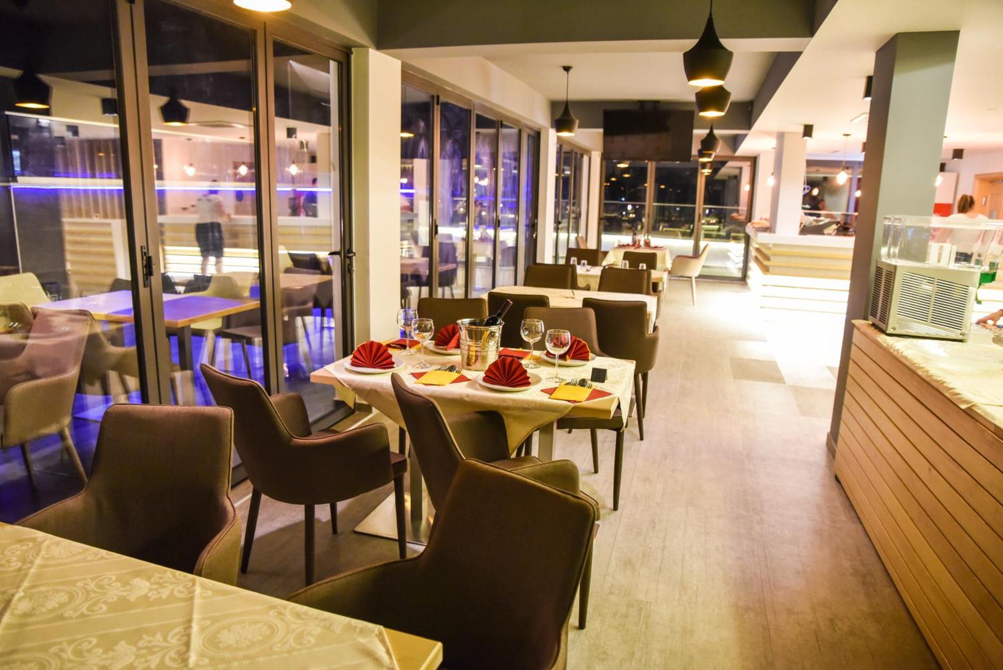 Hotel Evropa Ulcinj Exteriér fotografie