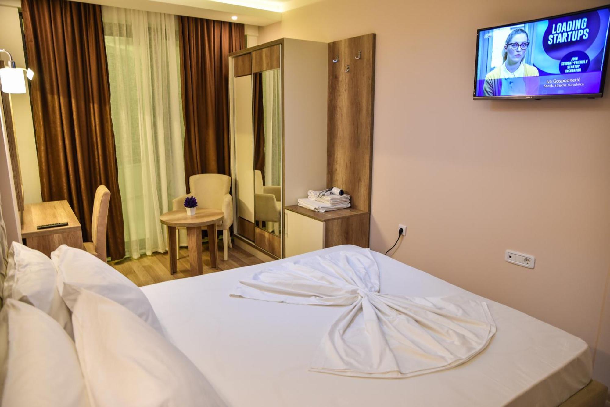 Hotel Evropa Ulcinj Pokoj fotografie