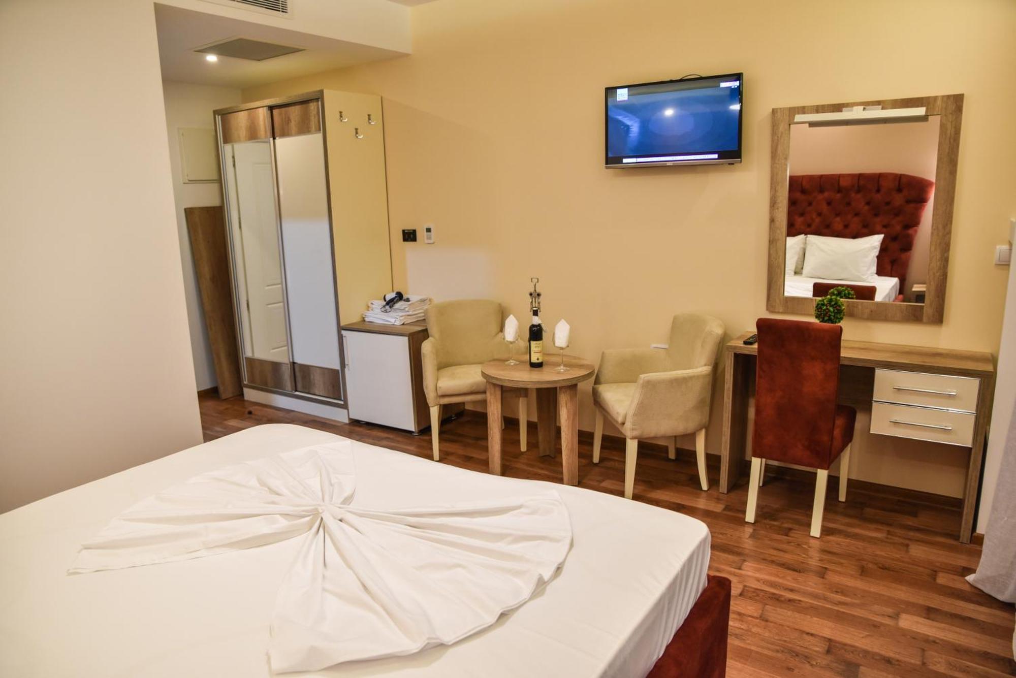 Hotel Evropa Ulcinj Pokoj fotografie